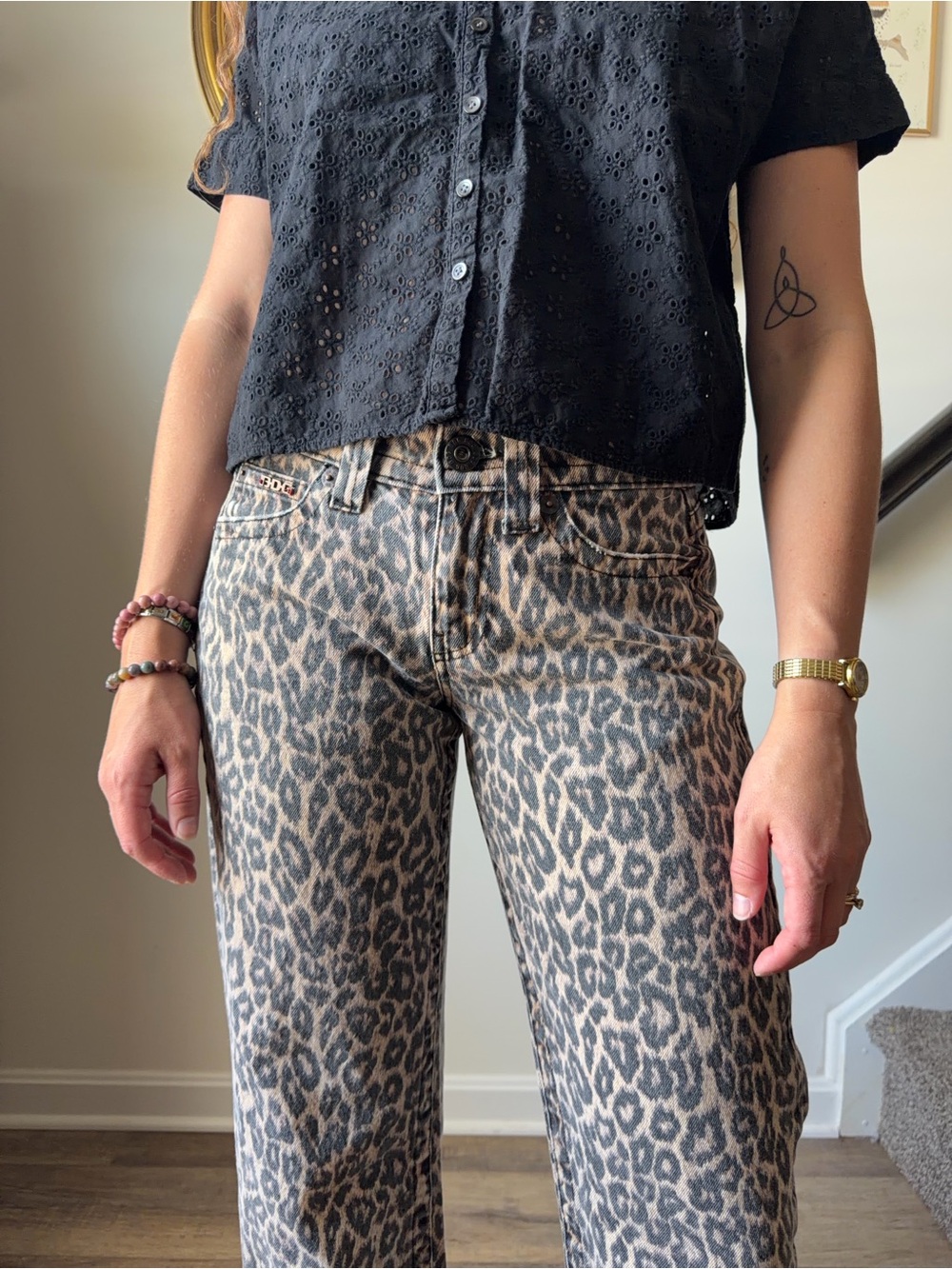 BDG Leopard Print Low Rise Baggy Jeans - Picture 2 of 7